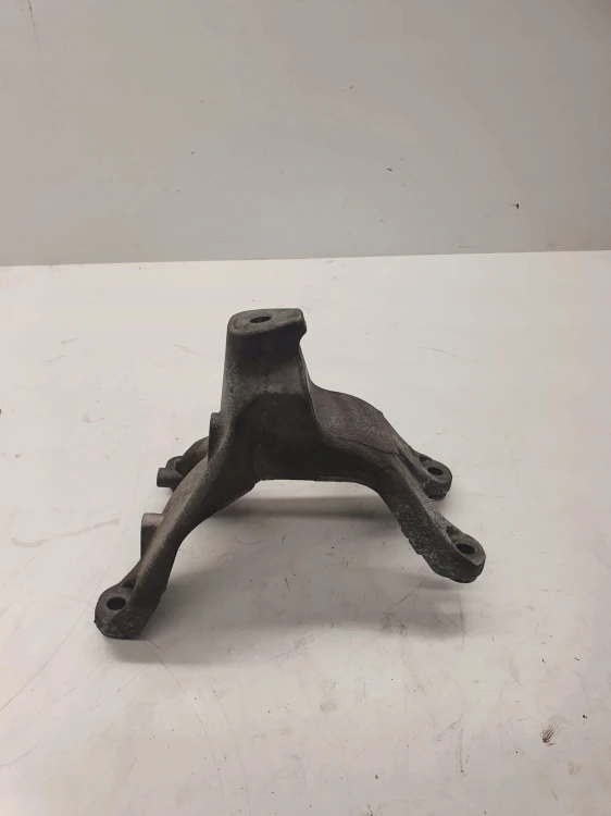 ŁAPA SILNIKA PRAWA AUDI A4 A5 1,8 TFSI 8K0199308AL