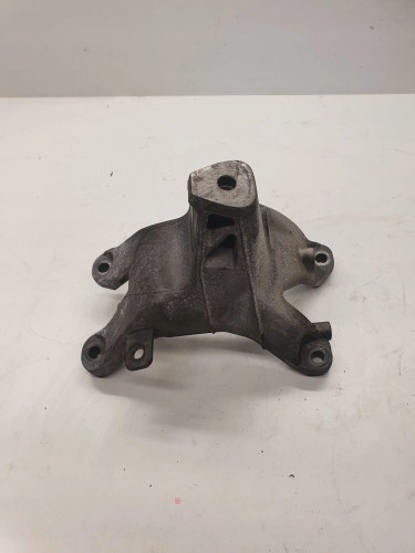 ŁAPA SILNIKA PRAWA AUDI A4 A5 1,8 TFSI 8K0199308AL