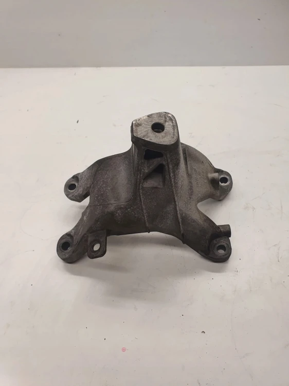 ŁAPA SILNIKA PRAWA AUDI A4 A5 1,8 TFSI 8K0199308AL