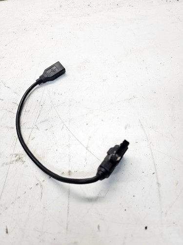 ORYGINALNY KABEL ADAPTER USB AUDI A3 A4 A5 A6 A7 4F0051510Q