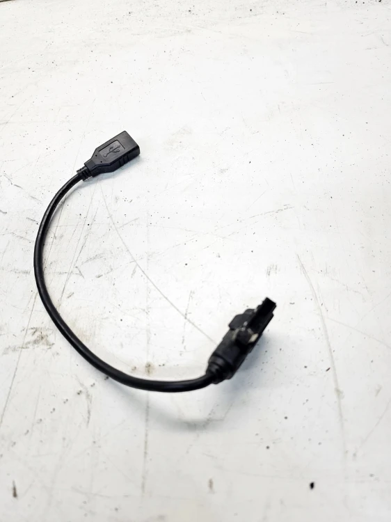 ORYGINALNY KABEL ADAPTER USB AUDI A3 A4 A5 A6 A7 4F0051510Q