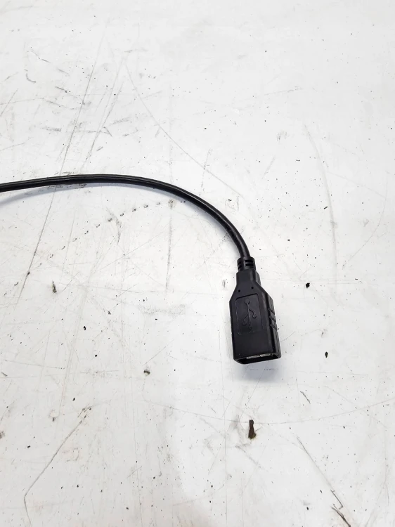ORYGINALNY KABEL ADAPTER USB AUDI A3 A4 A5 A6 A7 4F0051510Q