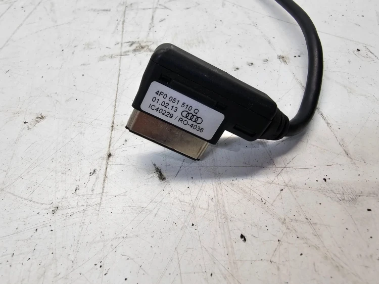 ORYGINALNY KABEL ADAPTER USB AUDI A3 A4 A5 A6 A7 4F0051510Q