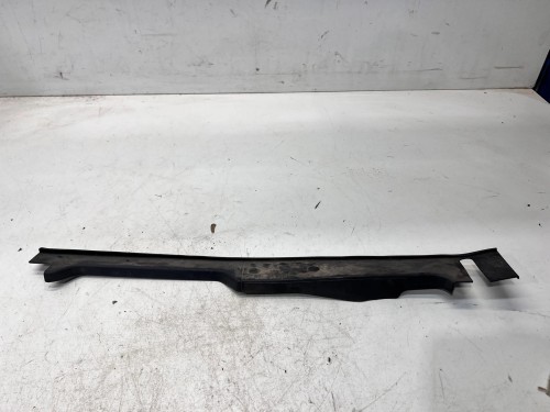 NAKŁADKA BŁOTNIKA LEWA AUDI A5 8W 8W6820581E