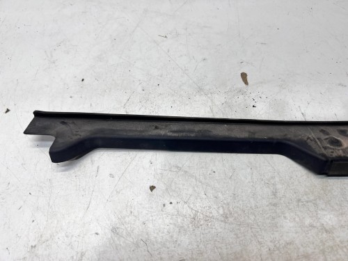 NAKŁADKA BŁOTNIKA LEWA AUDI A5 8W 8W6820581E