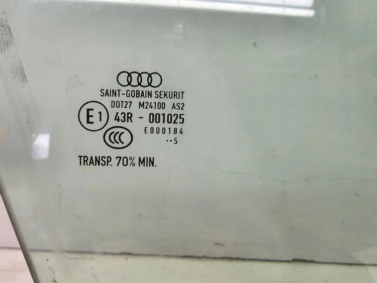 SZYBA BOCZNA DRZWI PRAWY PRZÓD AUDI A3 8V4 SPORTBACK 2015R