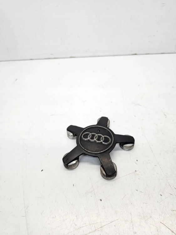 KOŁPAK DEKIELEK AUDI A3 A4 A5 A6 A7 Q3 4F0601165N CZARNE