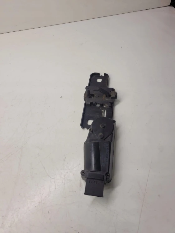 SIŁOWNIK DOCIĄG KLAPY TYŁ AUDI A6 A7 A8 4H0827383