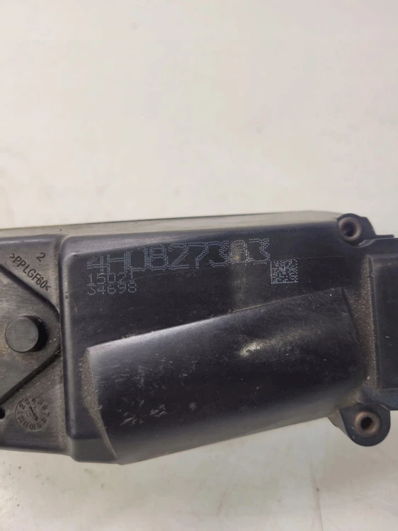 SIŁOWNIK DOCIĄG KLAPY TYŁ AUDI A6 A7 A8 4H0827383