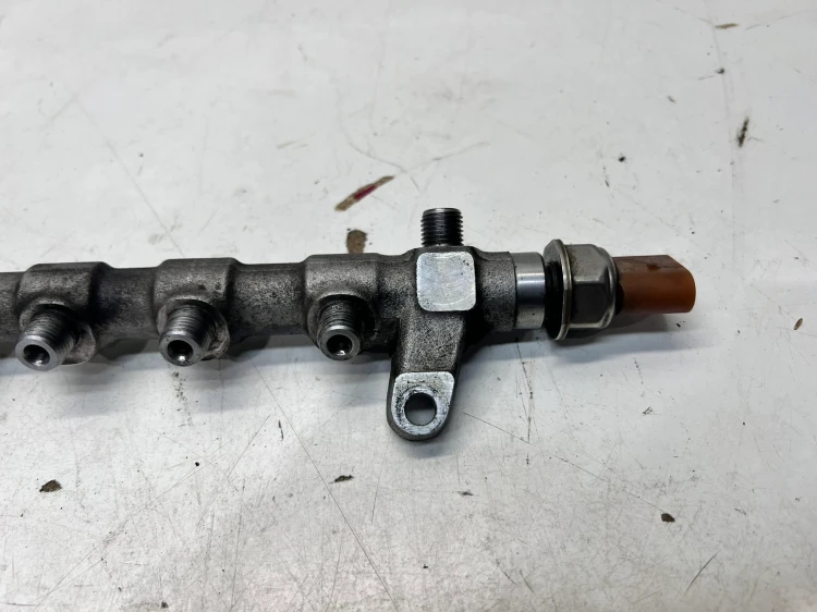 LISTWA WTRYSKOWA AUDI VOLKSWAGEN SEAT SKODA 2.0 TDI 03L130089Q 057130764AB