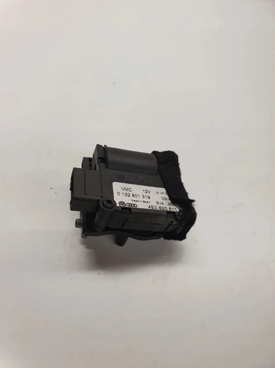SILNICZEK NAGRZEWNICY AUDI A8 D3 LIFT 4E0820511
