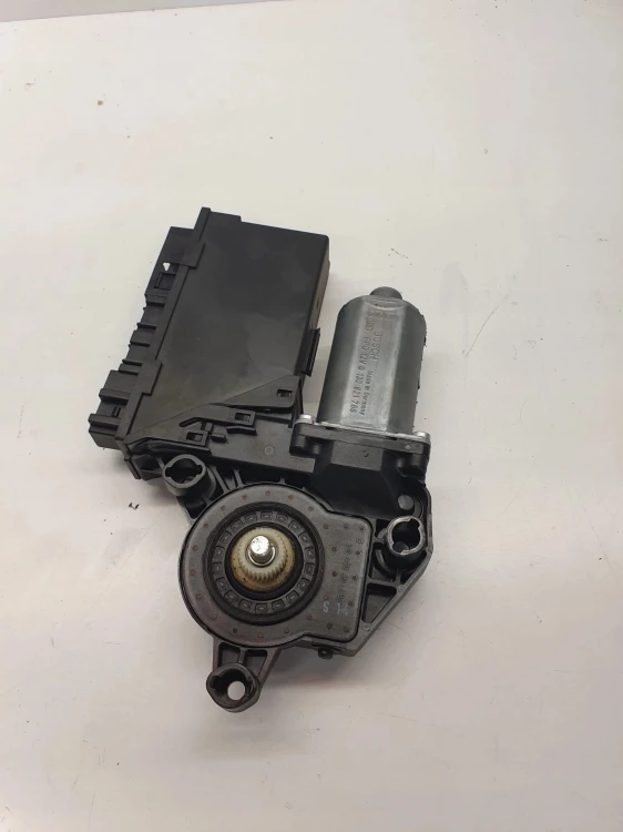 SILNIK SILNICZEK SZYBY AUDI A4 B6 B7 8E0959802A