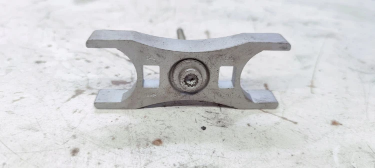ŚRUBA MOCOWANIE WTRYSKU AUDI VW SEAT SKODA 04L216