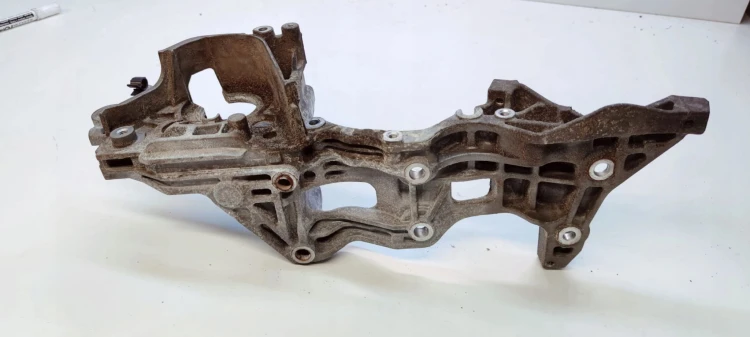 ŁAPA ALTERNATORA MOCOWANIE AUDI A4 B9 A5 A6 04L903143D