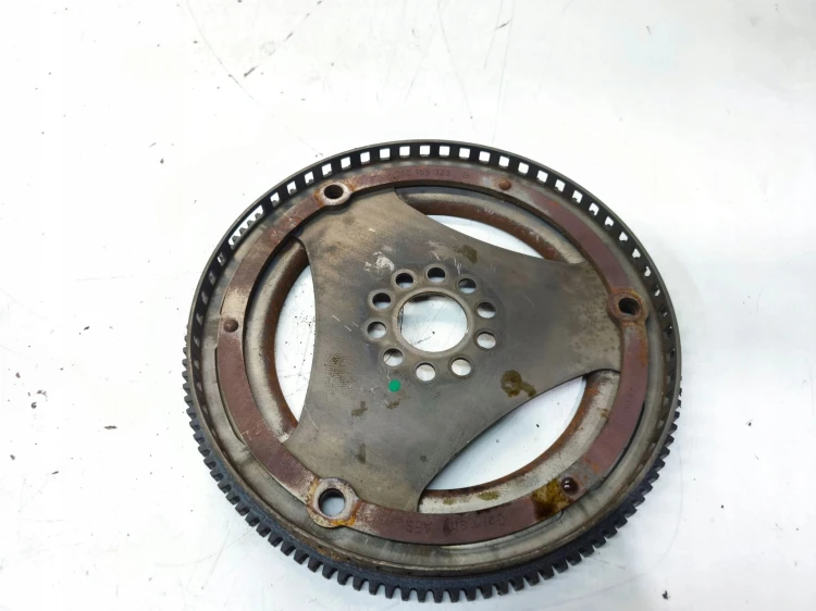 KOŁO ZAMACHOWE ZĘBATE AUDI A4 B7 A6 C6 3.2 FSI 06E105323B