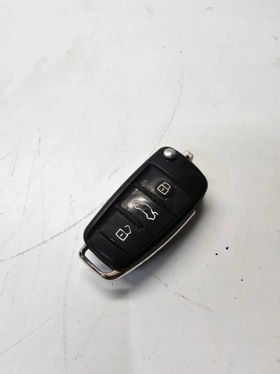 KLUCZYK PILOT SCYZORYK AUDI A1 8X Q3 8U 8X0837220D 2/24