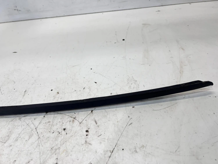 LISTWA ZGARNIAJĄCA SZYBY CZOŁOWEJ PRAWY PRZÓD AUDI A6 C7 4G0854328A