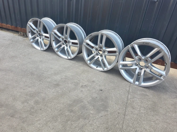 FELGA FELGI VW SKODA SEAT AUDI A1 8X 5X100 7.5J R17 ET36 8X06010256K 6/26