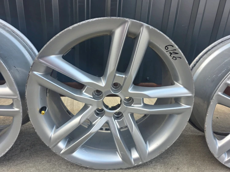 FELGA FELGI VW SKODA SEAT AUDI A1 8X 5X100 7.5J R17 ET36 8X06010256K 6/26