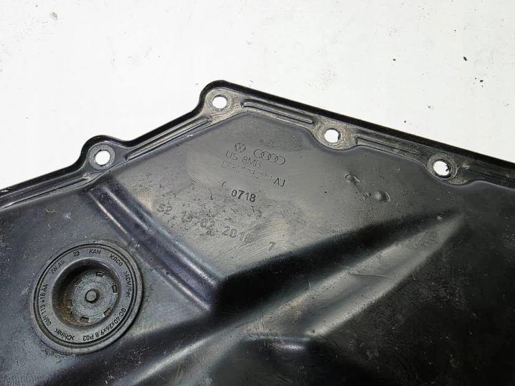 OBUDOWA ROZRZĄDU NAPĘDU KÓŁ AUDI A4 B9 A5 8W Q5 2.0 TFSI 06K109210AJ