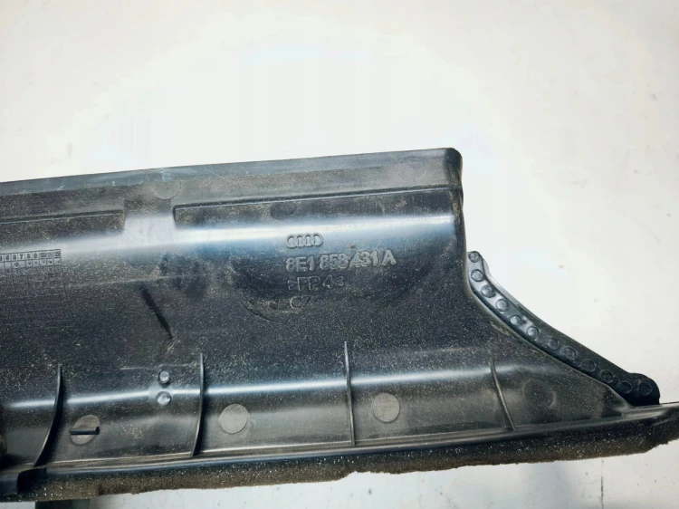 KANAŁ POWIETRZNY TUNEL DESKI AUDI A4 B7 8E1858431A