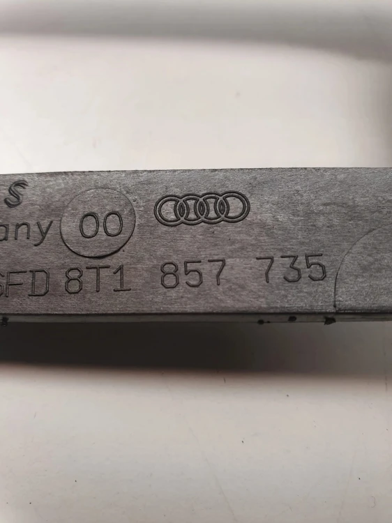 RAMKA STELAŻ DESKI AUDI A4 B8 A5 8T1857735 EUROPA
