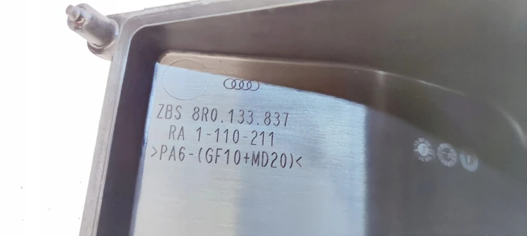 POKRYWA OBUDOWY FILTRA POWIETRZA AUDI A4 A5 Q5 8R0133837