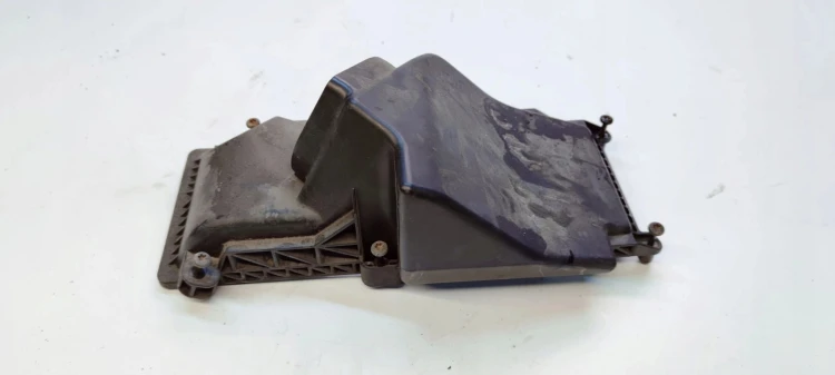 POKRYWA OBUDOWY FILTRA POWIETRZA AUDI A4 A5 Q5 8R0133837