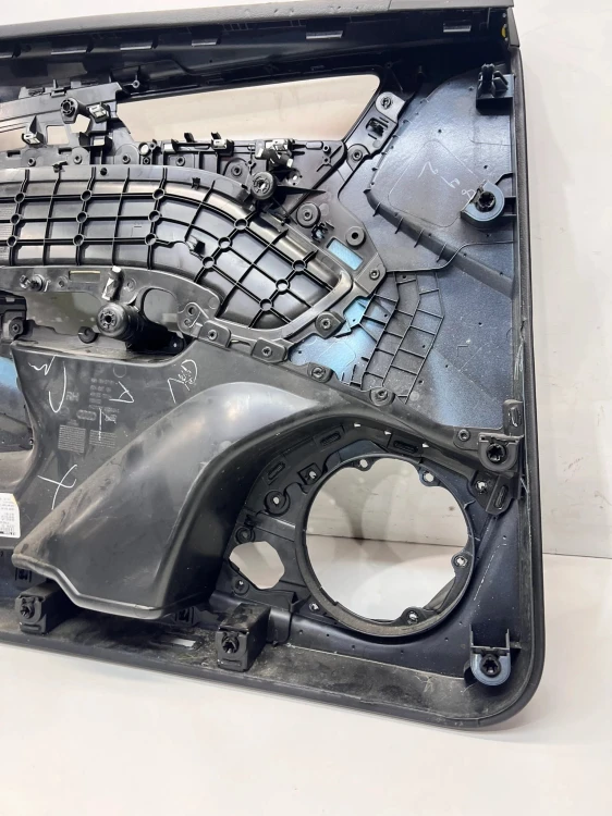 BOCZEK DRZWI PRAWY PRZÓD AUDI Q5 FY 80A867134