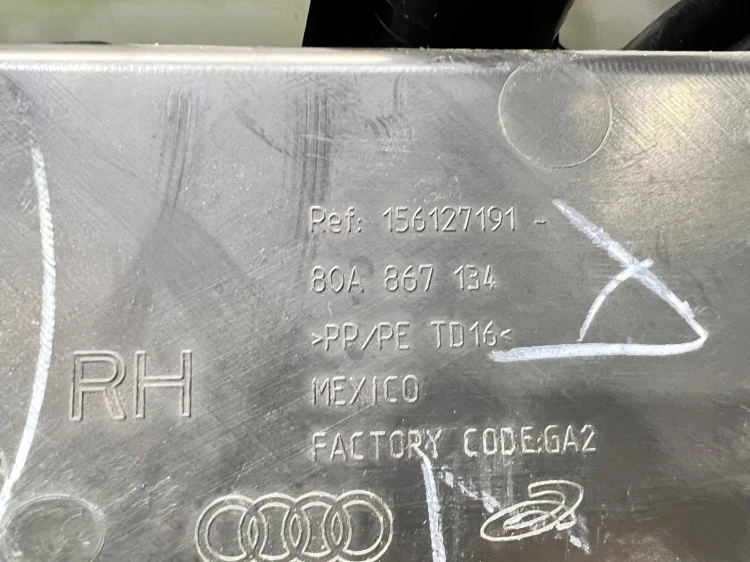 BOCZEK DRZWI PRAWY PRZÓD AUDI Q5 FY 80A867134