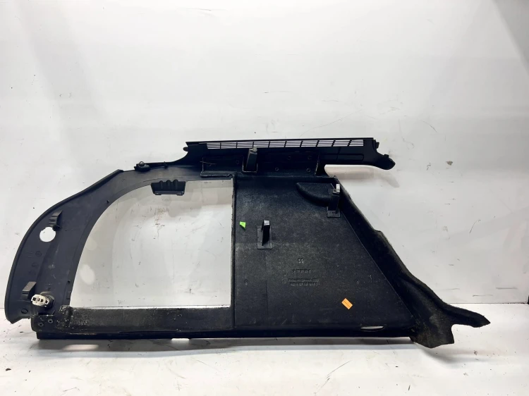 BOCZEK BAGAŻNIKA PRAWY AUDI A4 B7 AVANT 8E9863880