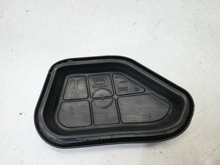 ZAŚLEPKA OSŁONA AMORTYZATORA PRAWY PRZÓD AUDI A4 B8 A5 8T 8K0803594