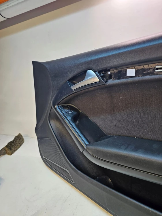 BOCZEK DRZWI PRAWY PRZÓD AUDI A5 8T COUPE 8T1867106 *2*