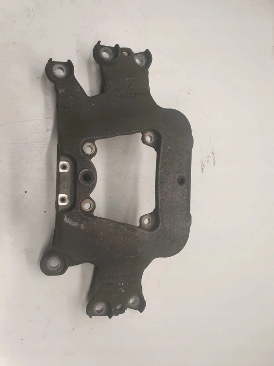 MOCOWANIE ŁAPA PODPORA SKRZYNI AUDI A6 4F0399263L