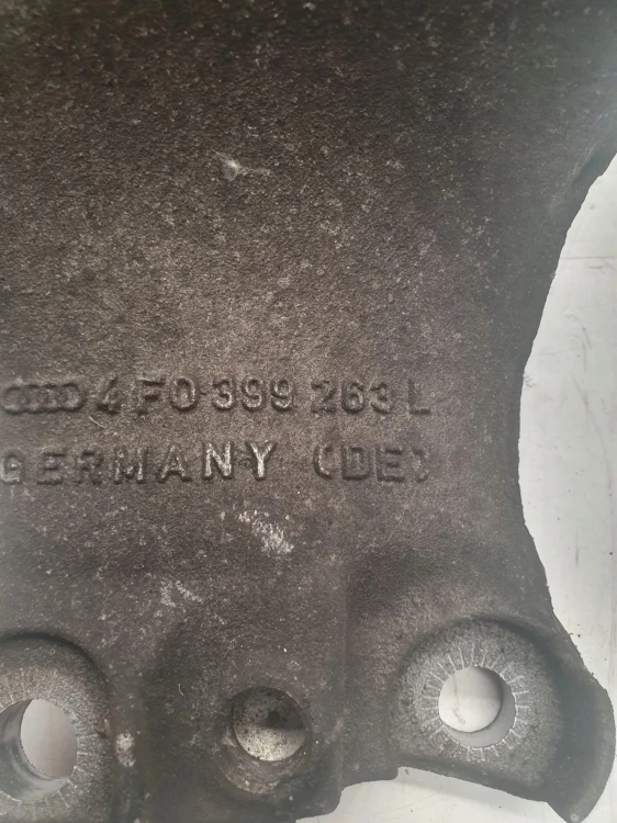MOCOWANIE ŁAPA PODPORA SKRZYNI AUDI A6 4F0399263L
