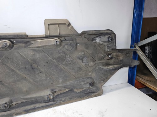 OSŁONA PŁYTA PODWOZIA PRAWA AUDI A1 8X LIFT VW 6R0825202A