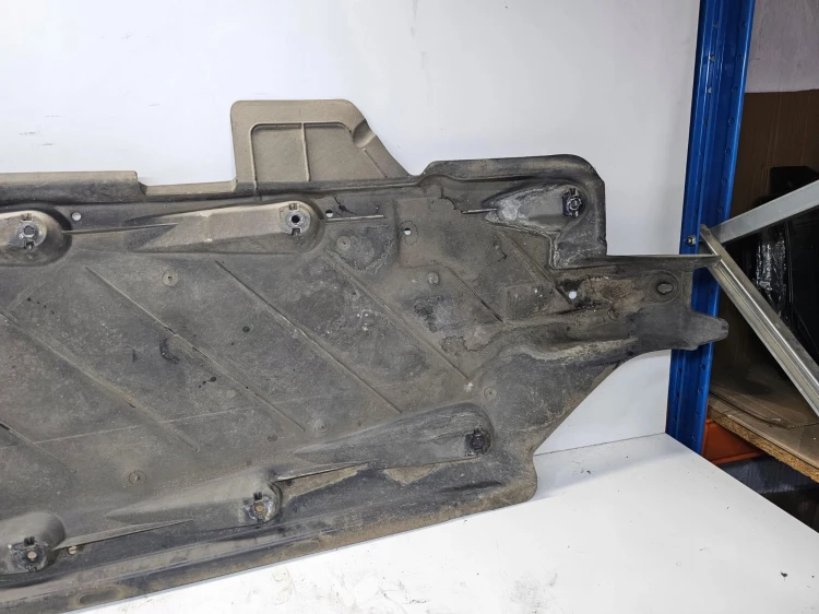 OSŁONA PŁYTA PODWOZIA PRAWA AUDI A1 8X LIFT VW 6R0825202A
