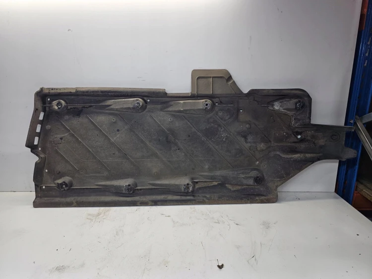 OSŁONA PŁYTA PODWOZIA PRAWA AUDI A1 8X LIFT VW 6R0825202A