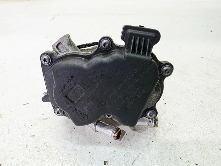 PRZEPUSTNICA KLAPA AUDI VOLKSWAGEN SEAT SKODA 2.0 TDI 04L128059AA