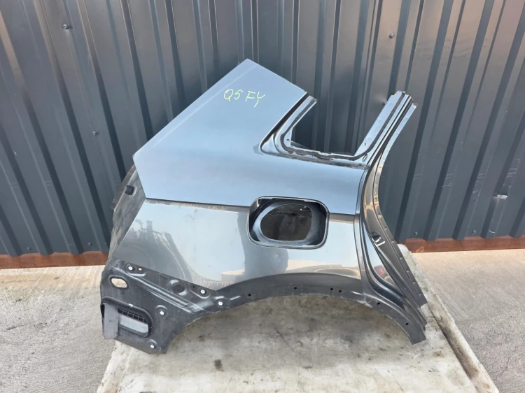ĆWIARTKA BŁOTNIK PRAWY TYŁ AUDI Q5 FY LZ7S 80A !!! *3