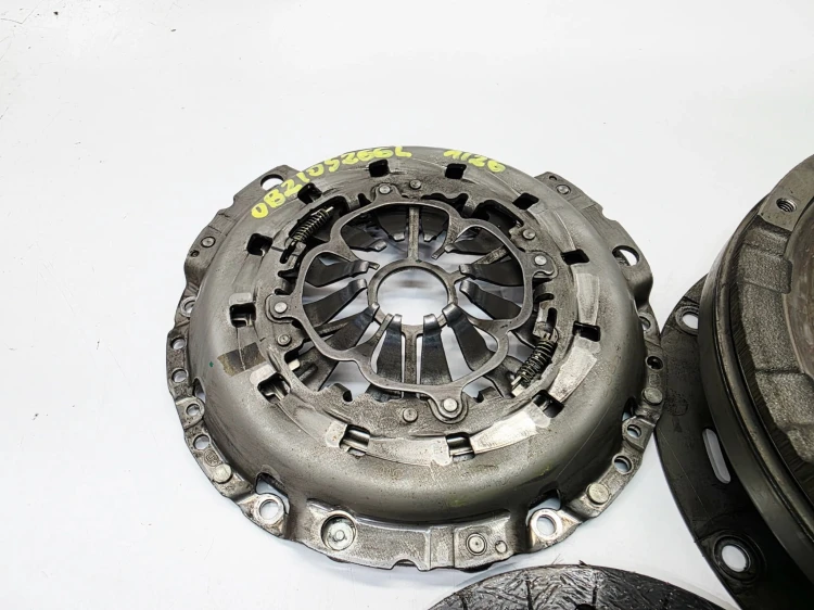 KOŁO DWUMASOWE SPRZĘGŁO AUDI A4 B8 A5 A6 C7 2.0 TDI TFSI 0B2105266L 1/26
