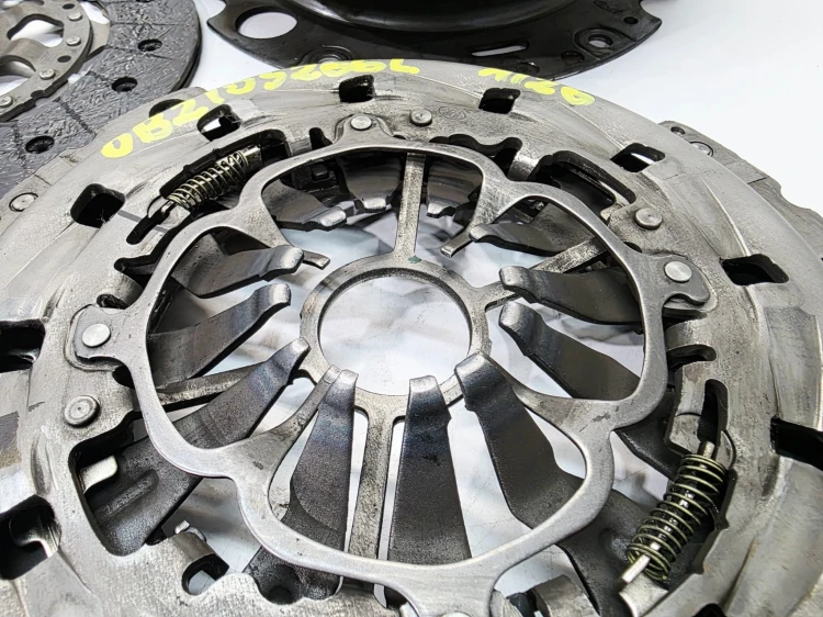 KOŁO DWUMASOWE SPRZĘGŁO AUDI A4 B8 A5 A6 C7 2.0 TDI TFSI 0B2105266L 1/26