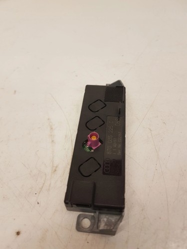 WZMACNIACZ ANTENY AUDI A5 LIFT 8T0035225C