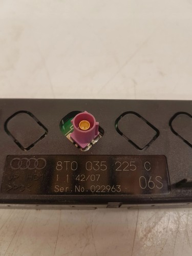 WZMACNIACZ ANTENY AUDI A5 LIFT 8T0035225C