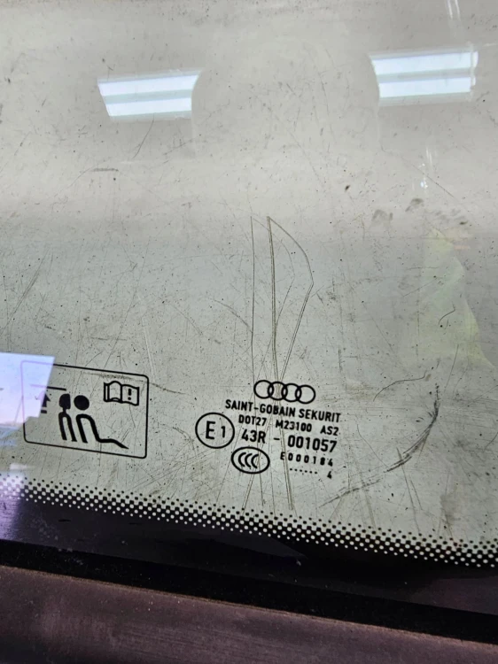 SZYBA KAROSERYJNA MAT AUDI A1 8X3 3-DRZWI PRAWY TYŁ 2014R