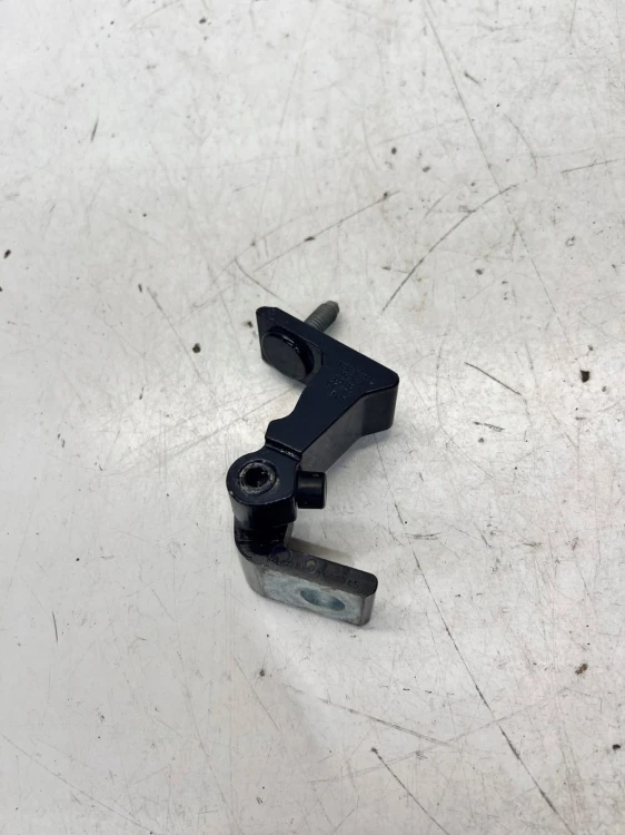 ZAWIAS DRZWI PRAWY AUDI Q4 B9 Q5 FY 8W0831404D