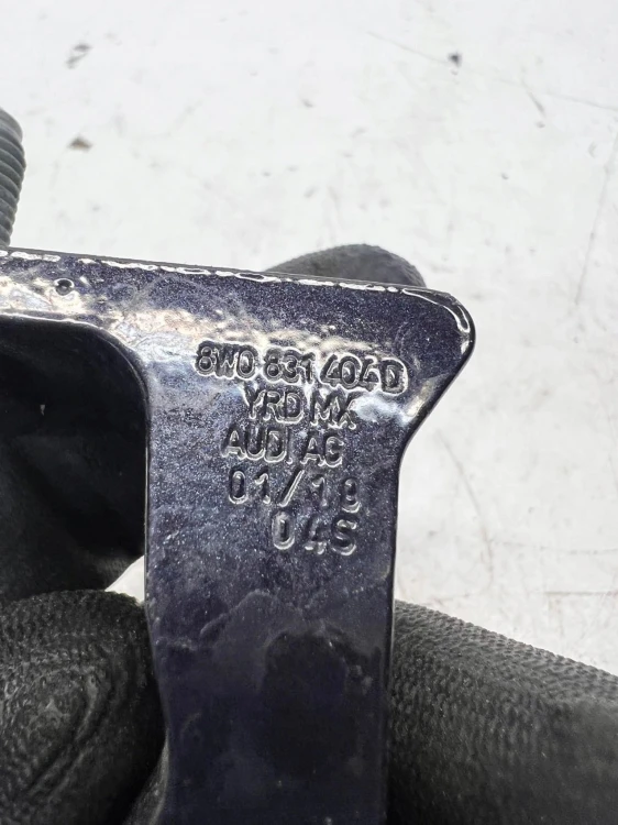 ZAWIAS DRZWI PRAWY AUDI Q4 B9 Q5 FY 8W0831404D