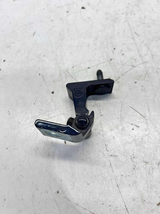 ZAWIAS DRZWI PRAWY AUDI Q4 B9 Q5 FY 8W0831404D