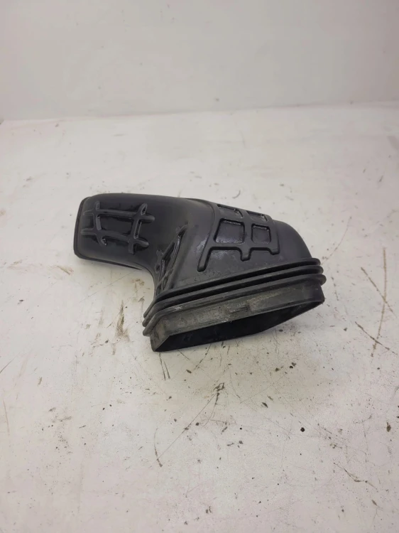 WLOT DOLOT POWIETRZA AUDI Q5 8R 8R0129739A