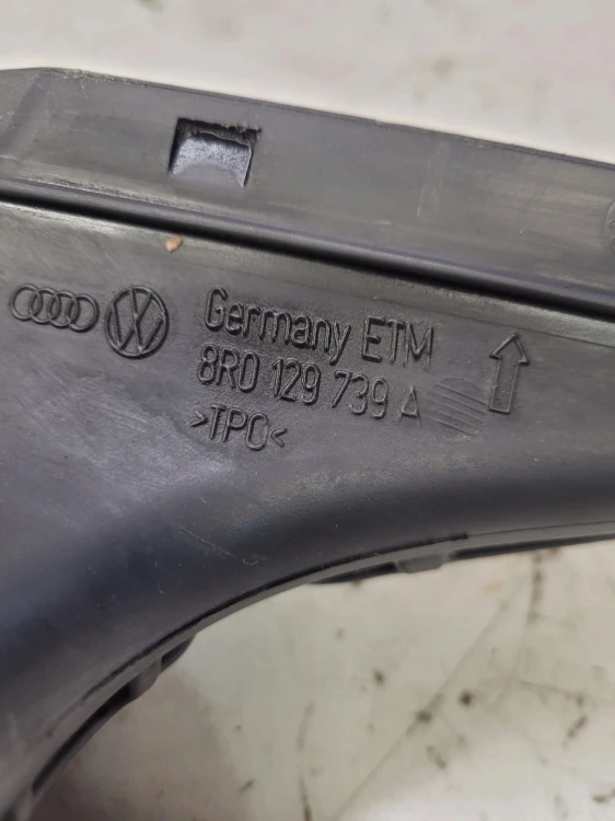 WLOT DOLOT POWIETRZA AUDI Q5 8R 8R0129739A